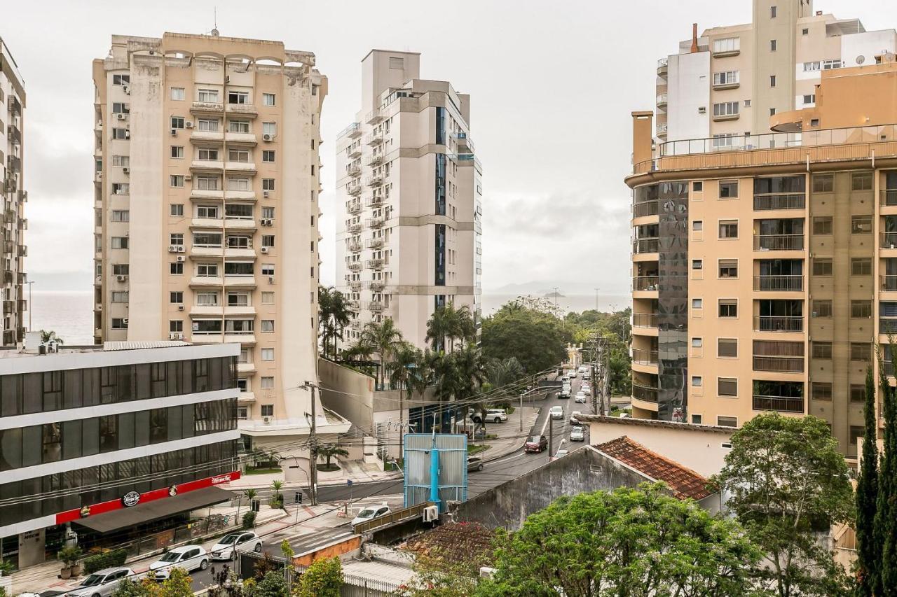 Moderno, espaçoso localizado a uma quadra do Shopping Beira-mar CA06I Florianopolis Exterior foto